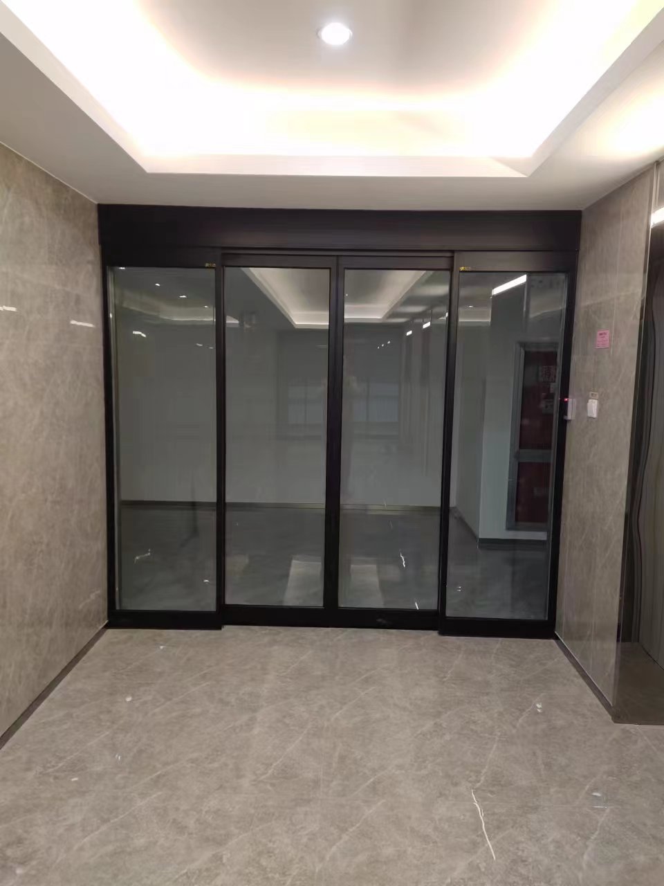 六合区玻璃伸缩门